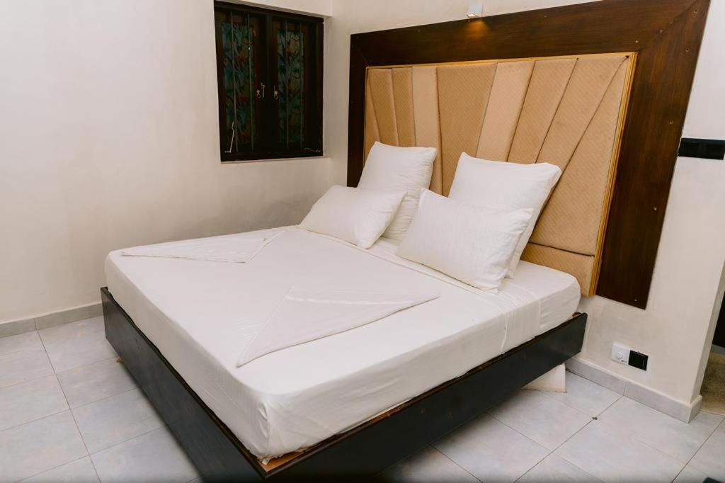Romantic Garden Hotel Негомбо Екстериор снимка