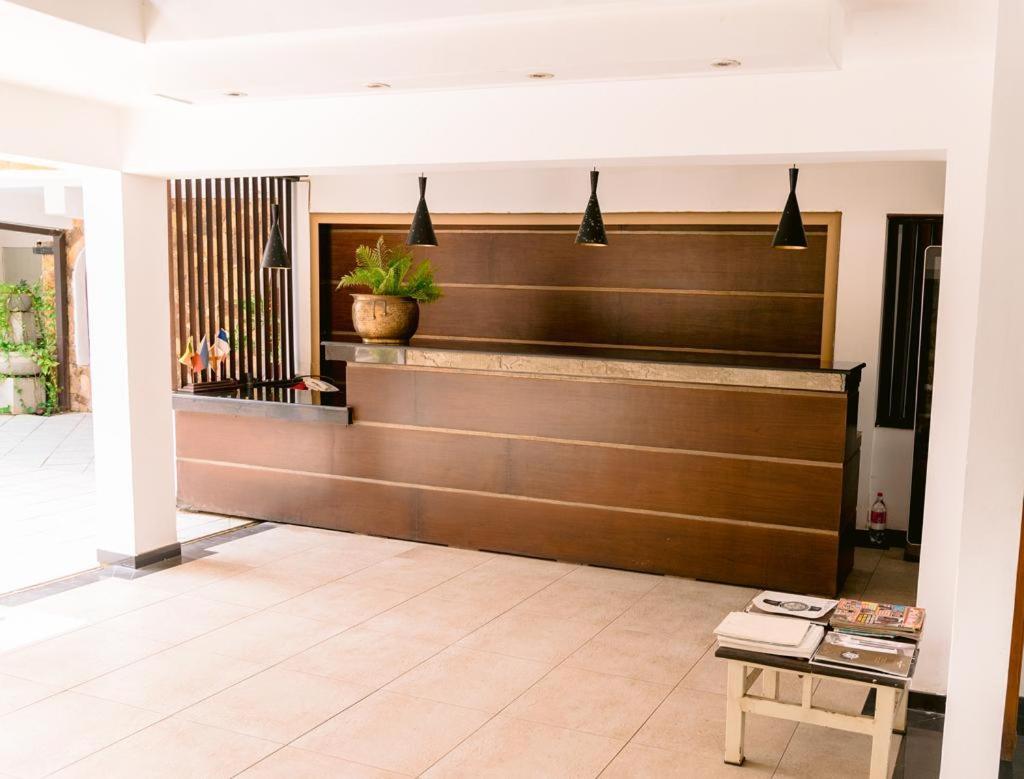 Romantic Garden Hotel Негомбо Екстериор снимка