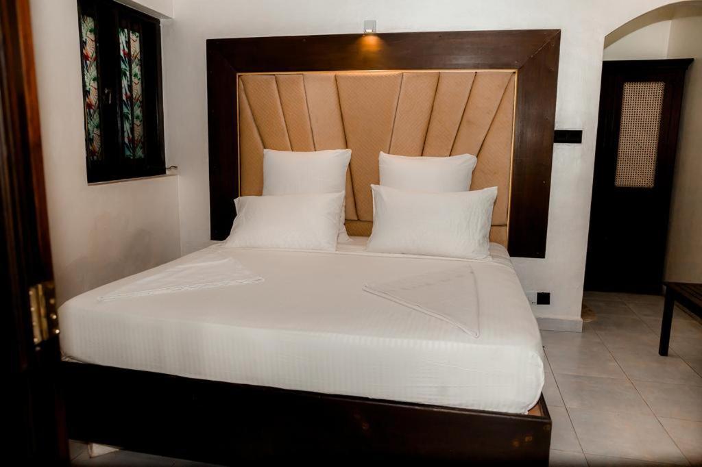 Romantic Garden Hotel Негомбо Екстериор снимка