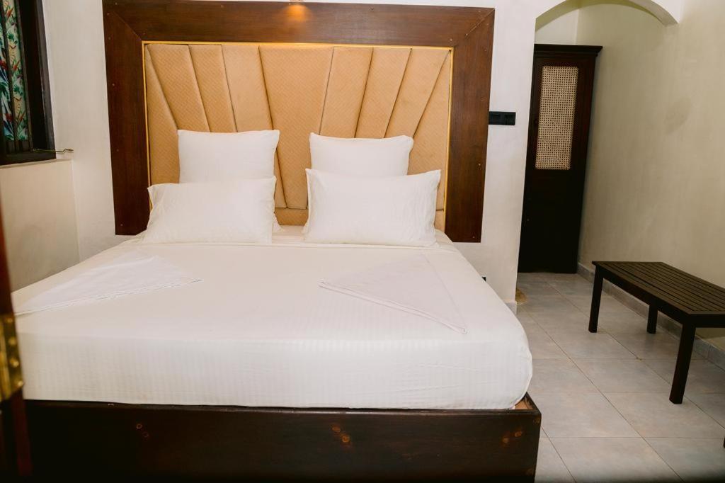 Romantic Garden Hotel Негомбо Екстериор снимка