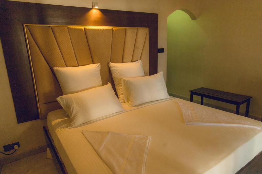 Romantic Garden Hotel Негомбо Екстериор снимка