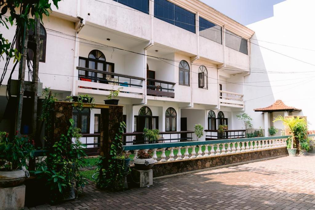 Romantic Garden Hotel Негомбо Екстериор снимка