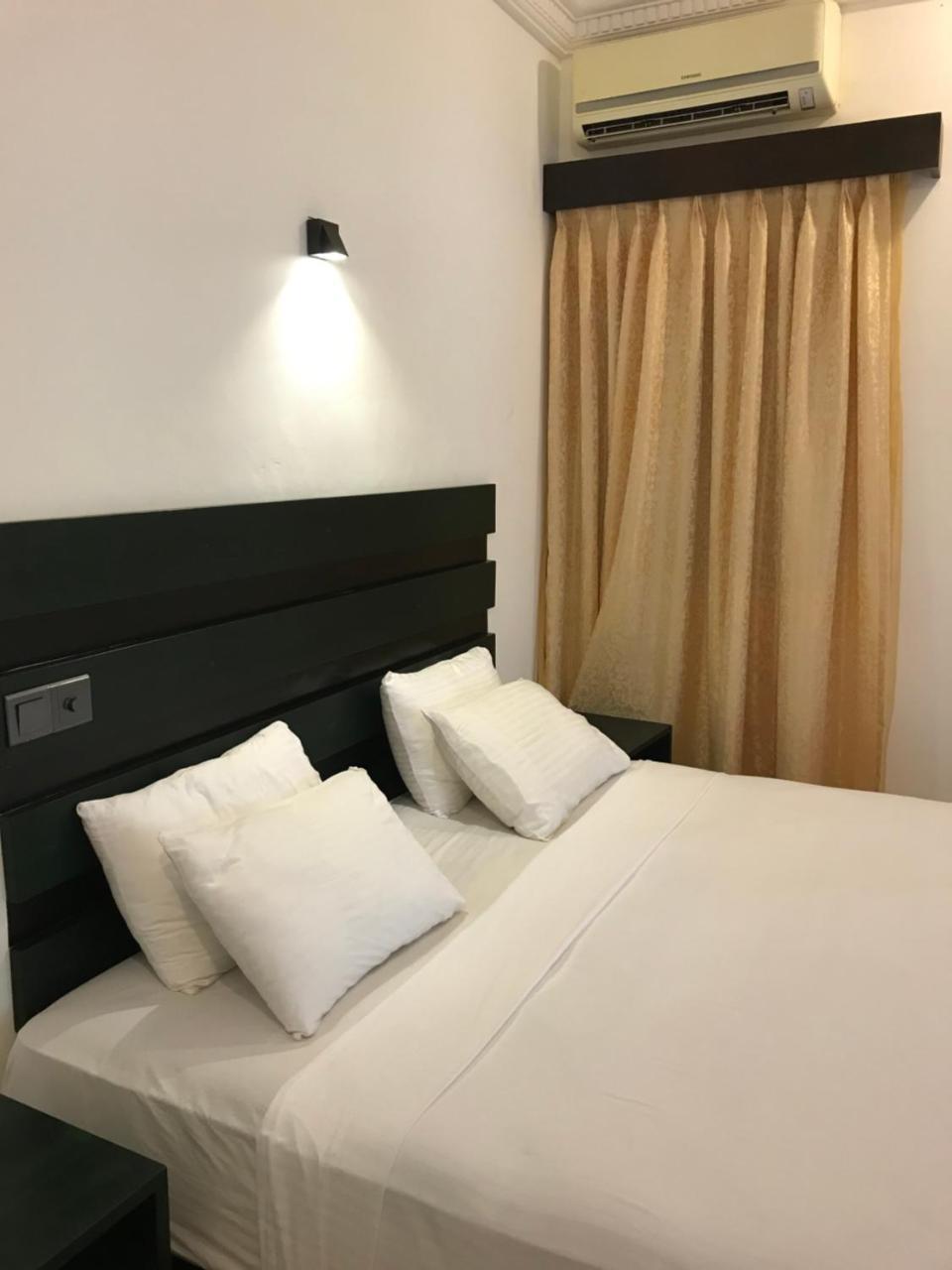 Romantic Garden Hotel Негомбо Екстериор снимка