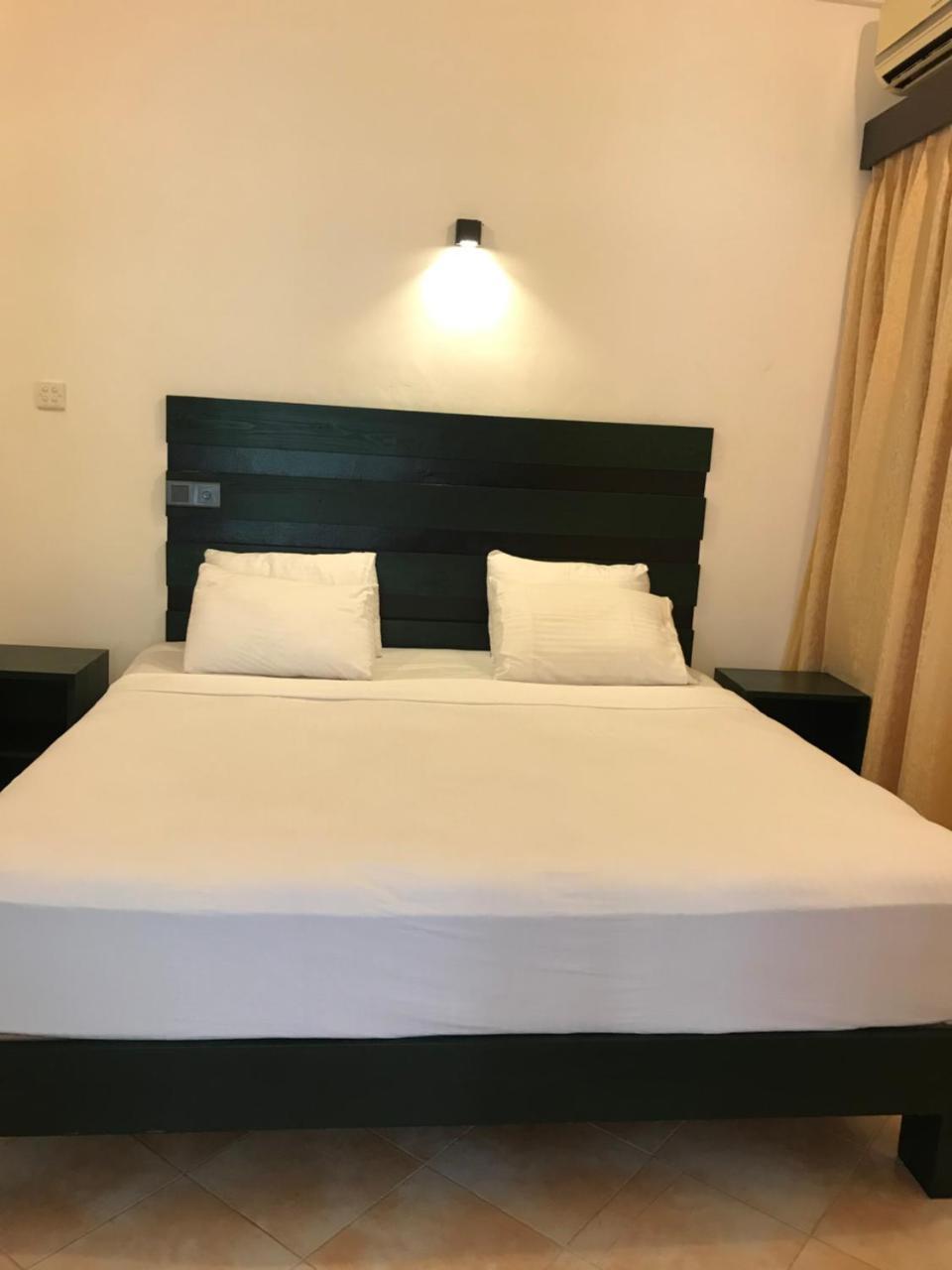 Romantic Garden Hotel Негомбо Екстериор снимка