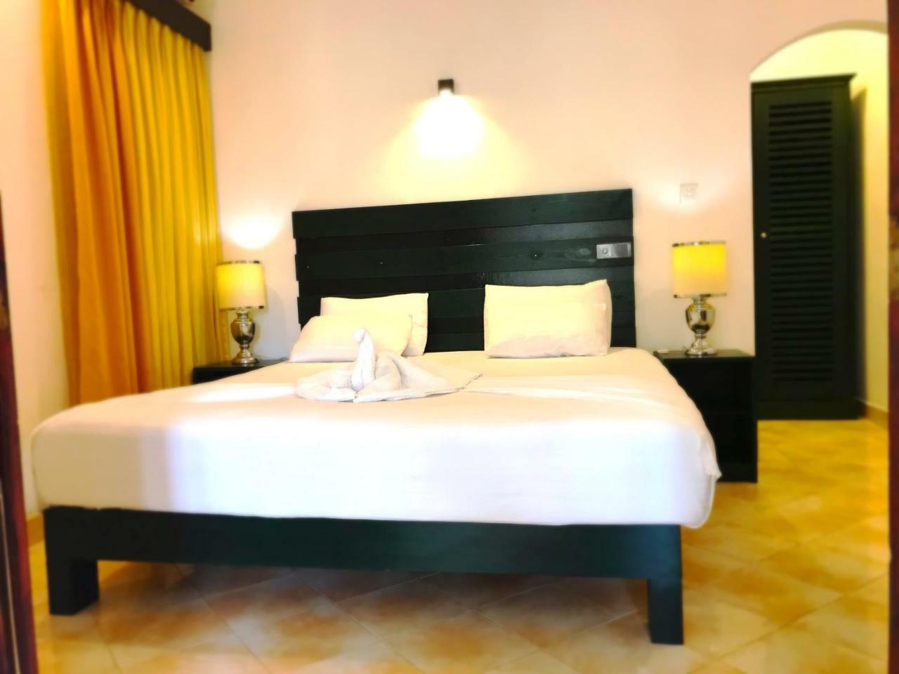 Romantic Garden Hotel Негомбо Екстериор снимка